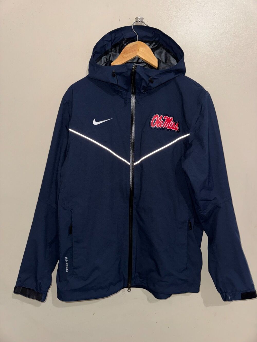 Nike Ole Miss Rebels Football Team Issue PE Rain Storm-Fit Jacket Men's M NCAA